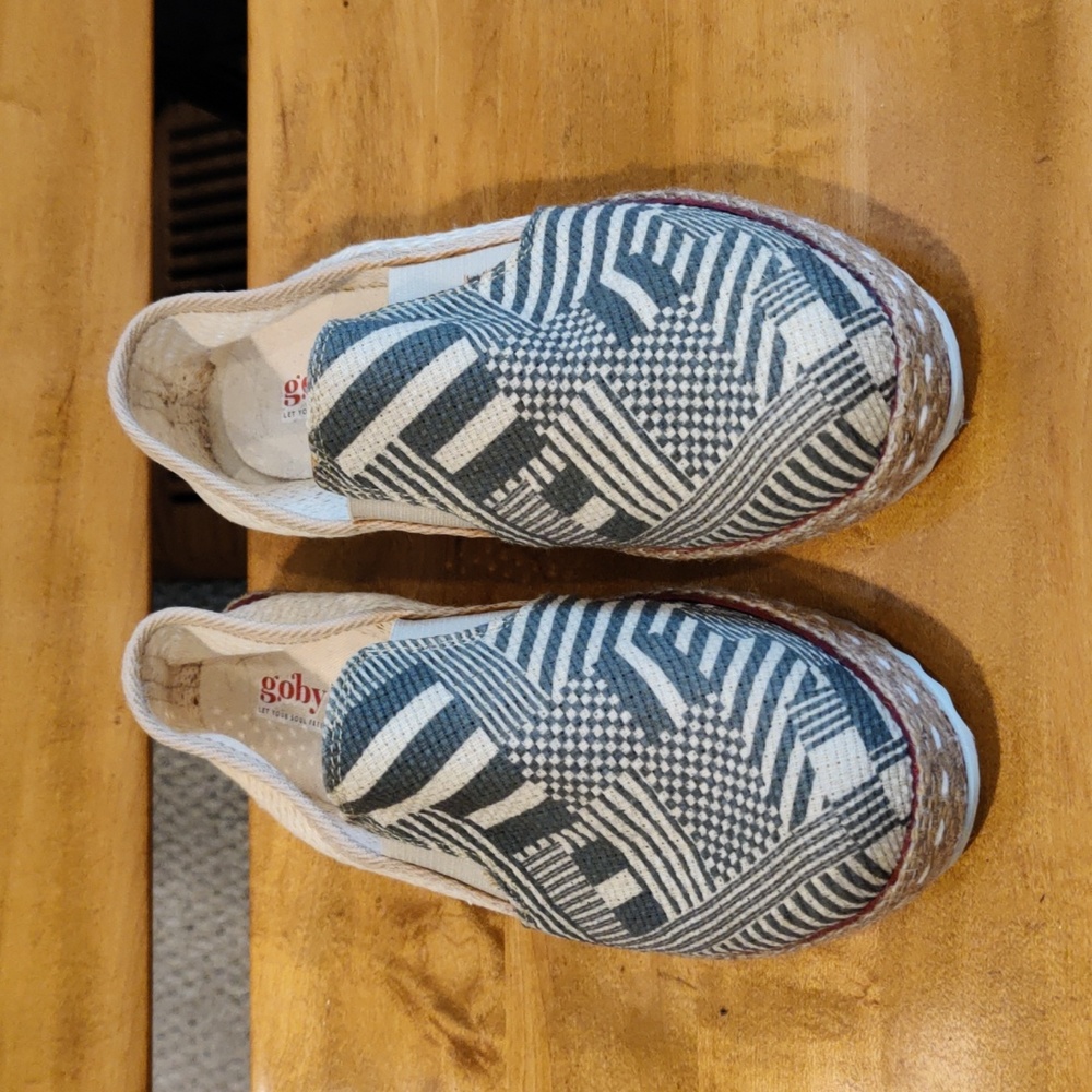 Gobi let your soul free canvas woman's slip ons size 39